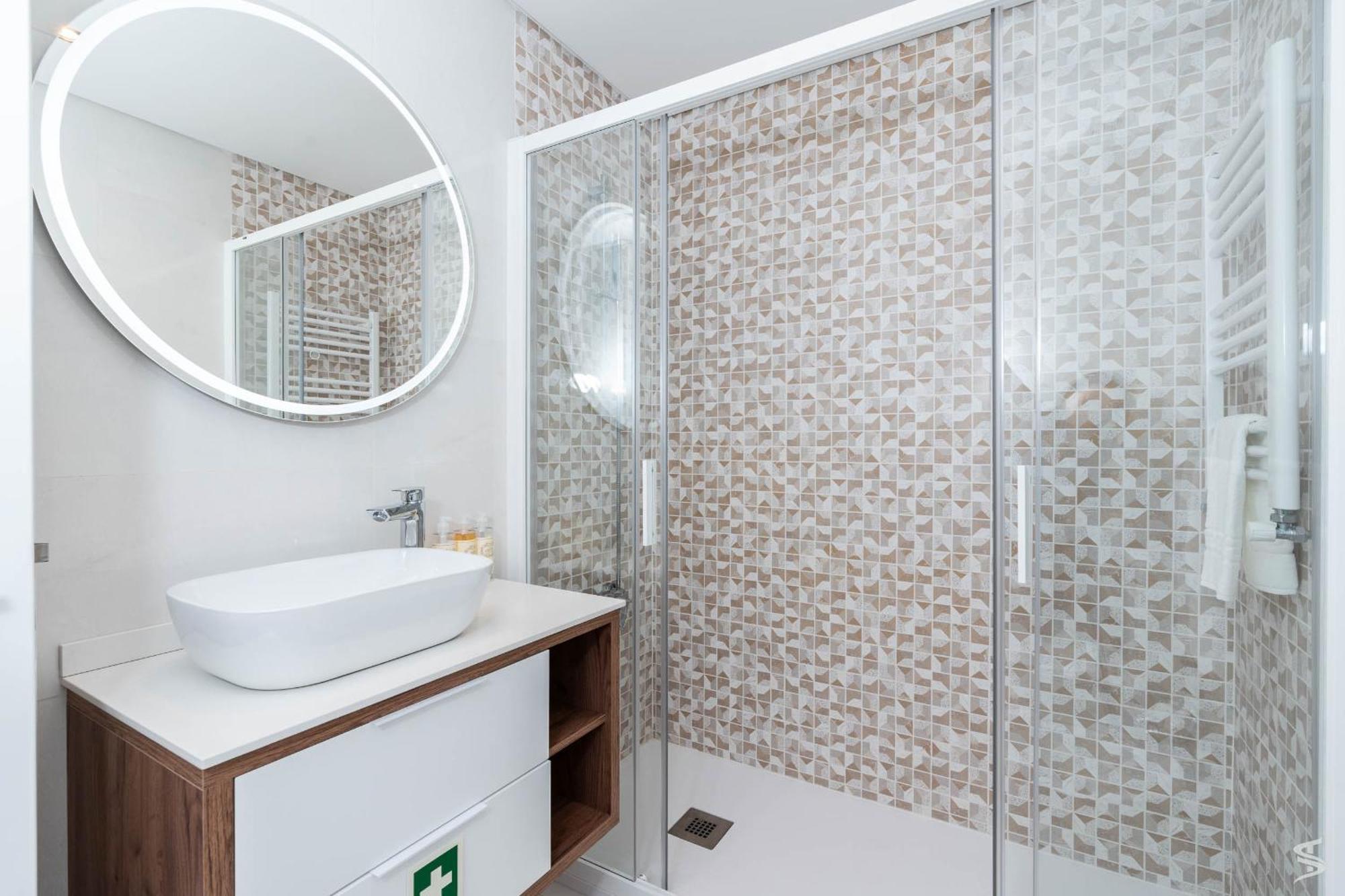 Cedofeita Sunny Apartment - Balcony & Parking Porto Eksteriør billede
