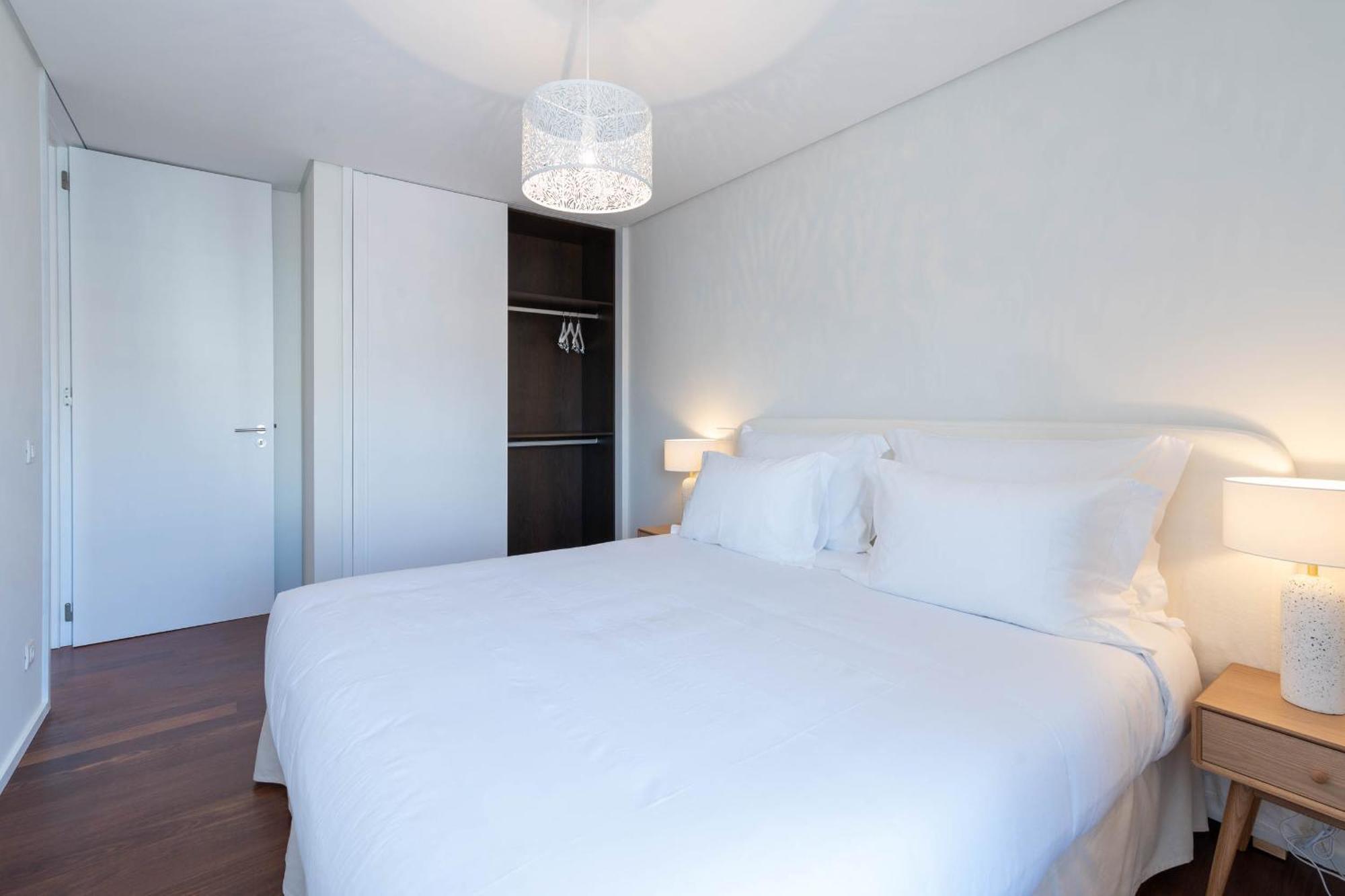 Cedofeita Sunny Apartment - Balcony & Parking Porto Eksteriør billede